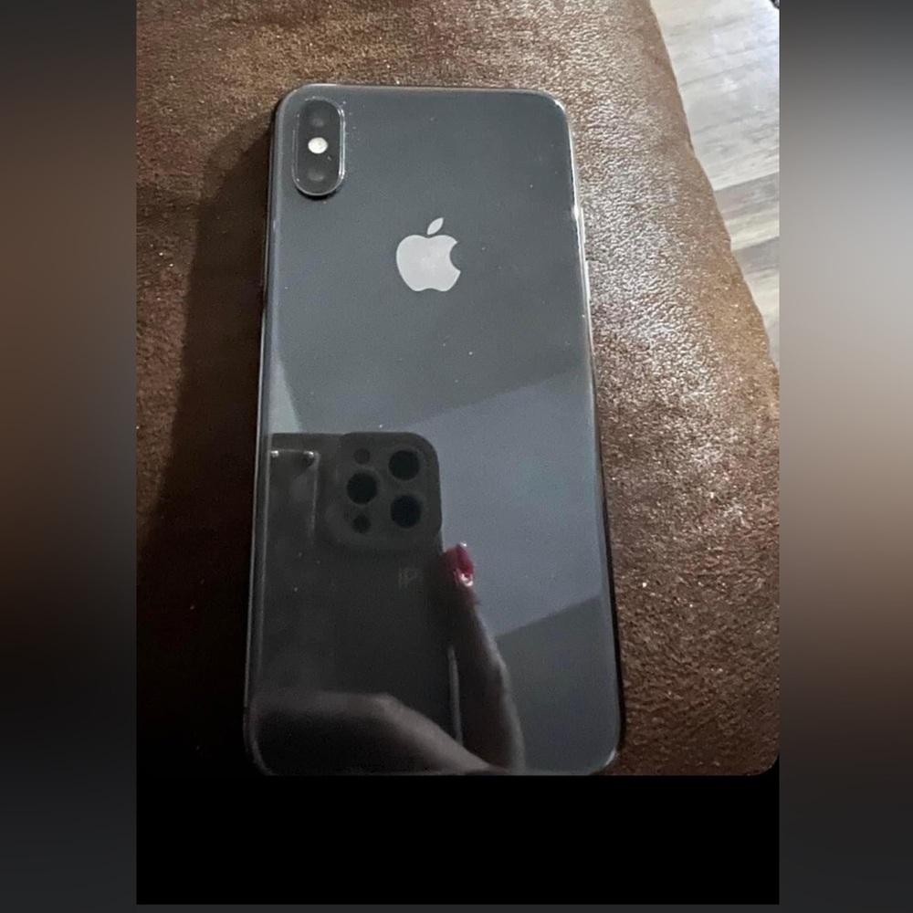 iPhone XS. Perfect condition. Bought brand new.